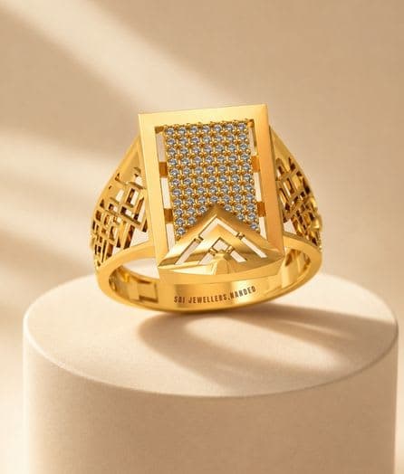Arrow Crest Gold Ring